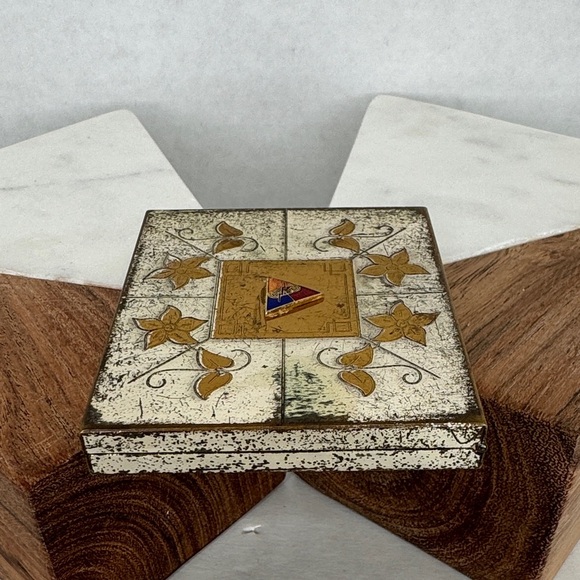 Vintage 1950s Silver and Gold Floral Makeup Compact - Picture 9 of 11